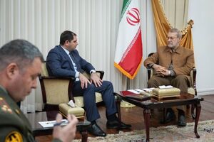 لاریجانی با وزیر دفاع ارمنستان دیدار کرد