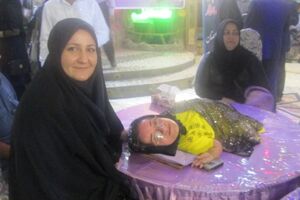 «میترا فرازنده» معجزه دوست داشتنی / دختری که با سه انگشت در فعالیت های اجتماعی مشارکت دارد