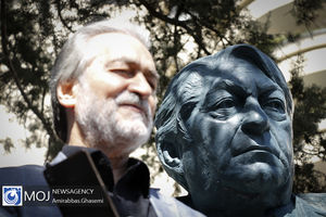 رونمایی از سردیس و تابلو خیابان استاد عزت‌الله انتظامی