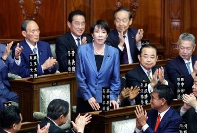 ائتلاف نخست‌وزیر ژاپن فراتر از حد نصاب پیروز شد