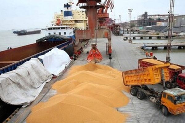 ذخبره بیش از ۶ میلیون تن کالاهای اساسی در اسکله ها و لنگرگاه های بنادر کشور