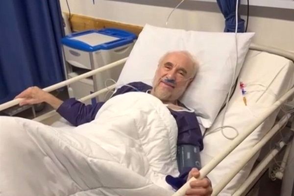 وزیر بهداشت از حجت‌الاسلام والمسلمین سیدمحمد خاتمی عیادت کرد