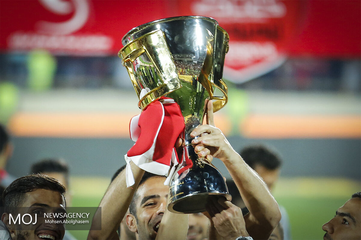 مراسم اهدای جام قهرمانی لیگ برتر فوتبال به باشگاه پرسپولیس