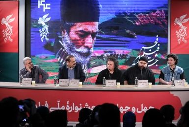 جهان مبهم هاتف، روایتی از رفاقت و شروع دوباره