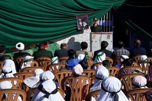 نوسازی دبستان عدالت روستای چم نور به همت گروه جهادی ذوب آهن اصفهان