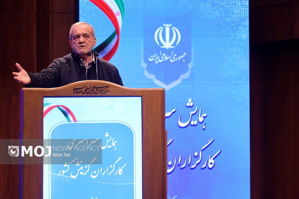 مقصر مشکلات ما هستیم، نه دانشجو و مردم