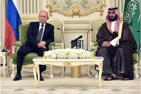 عربستان و روسیه درباره تحولات بازار نفت گفتگو کردند
