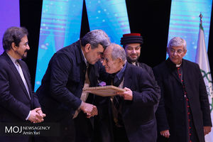 نشست شهردار تهران با رهبران دینی و شهروندان مسیحی