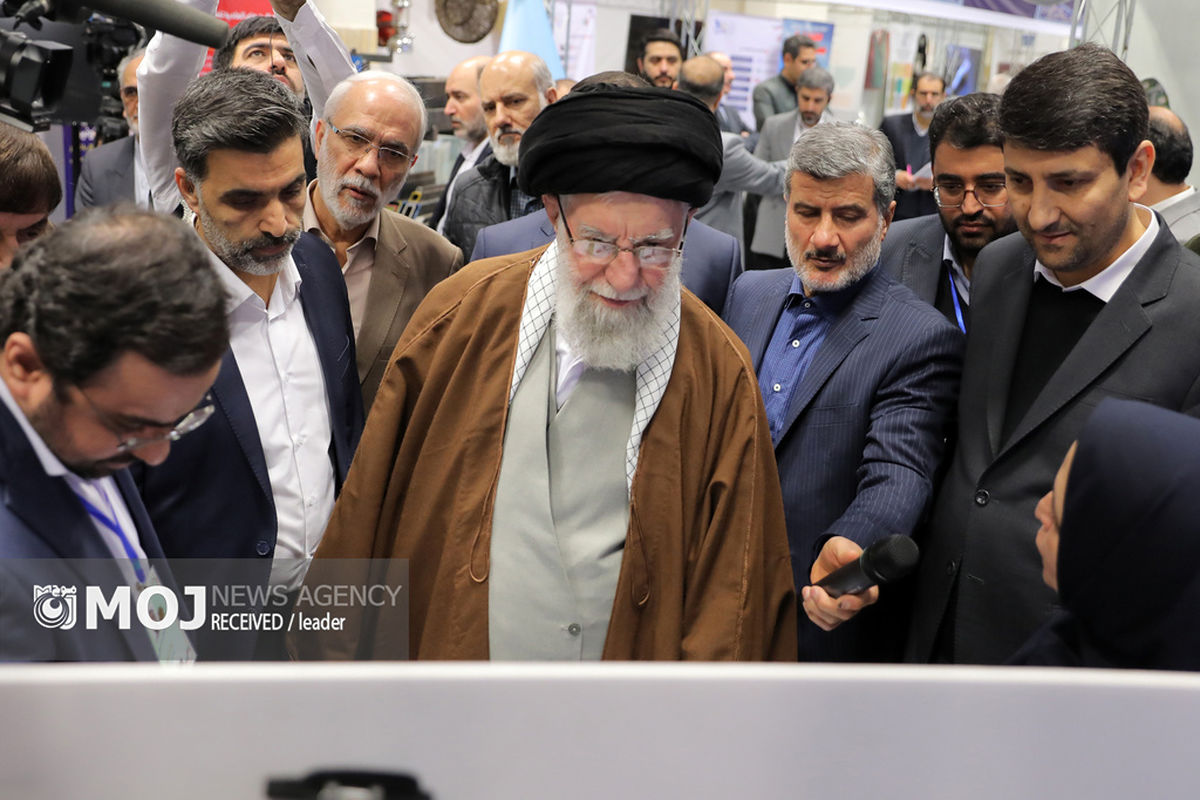 بازدید رهبر انقلاب از نمایشگاه دستاوردها و توانمندی‌های بخش خصوصی