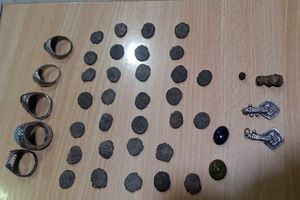 ۳۱ سکه تاریخی و جواهرات قاچاق در چالوس کشف و ضبط شد