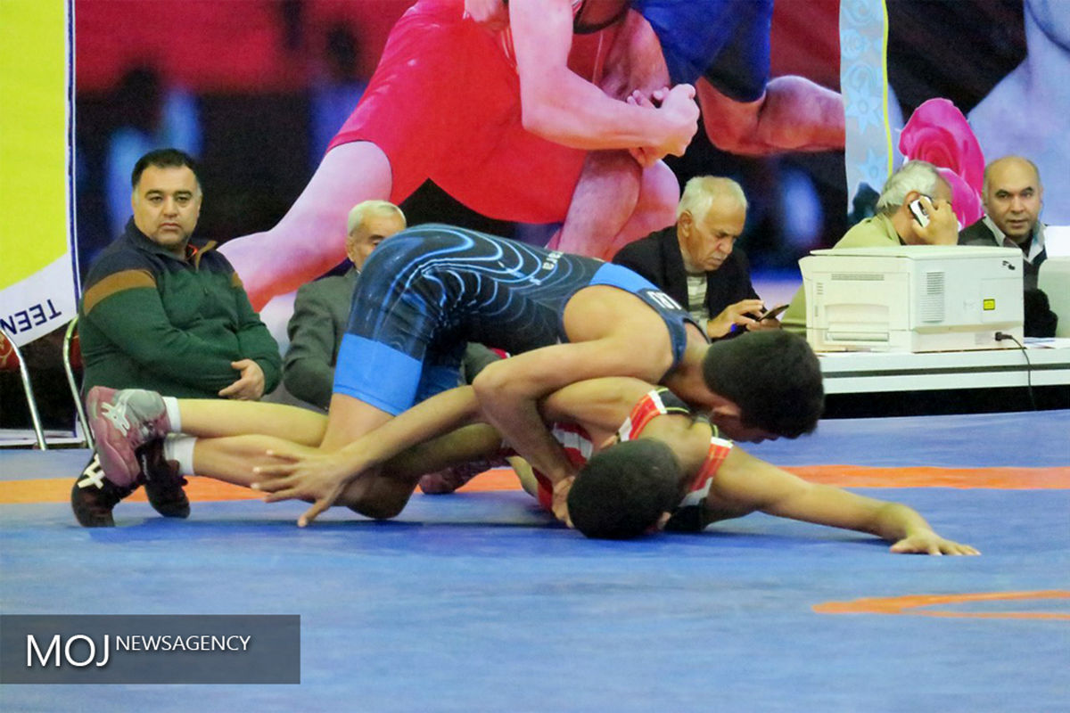 مسابقات کشتی آزاد نوجوانان کشور