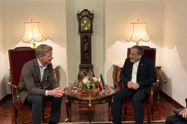 نماینده ویژه دبیرکل سازمان ملل متحد در امور یمن با وزیر امور خارجه در مسقط دیدار کرد 