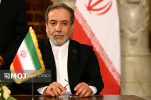 عراقچی دستور هسته‌ای ترامپ را «بازگشت به جنگ سرد» خواند