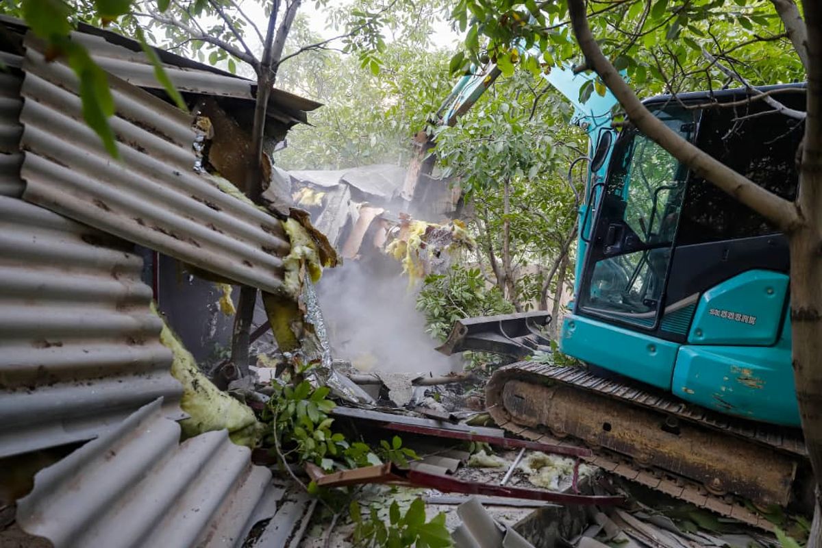 تخریب ۱۲ هکتار از ساخت و سازهای غیرمجاز بستر رودخانه فرحزاد