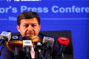 تجلیل از افراد فرهیخته، موجب ترغیب نسل جوان به توسعه هنر می شود