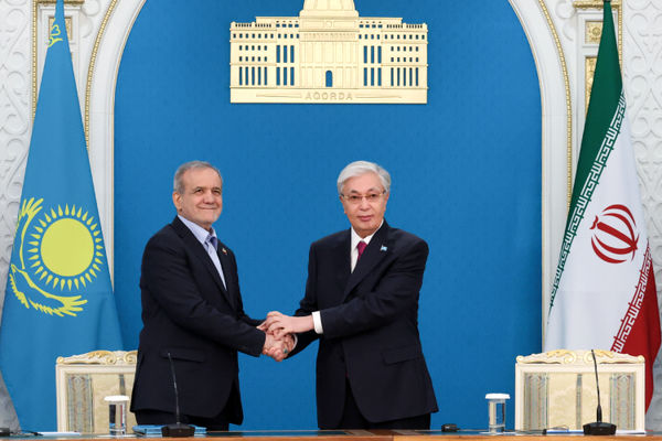 رؤسای جمهور ایران و قزاقستان بر ارتقای سطح روابط دوجانبه به «شراکت گسترده‌تر» تأکید کردند