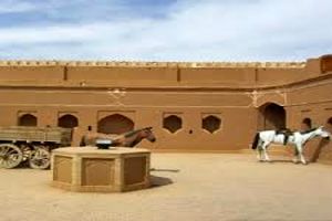 باید در ورودی میبد راهنماهای گردشگری فعال تر عمل کنند