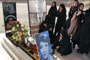 مزار رضا سقایی گل‌باران می‌شود