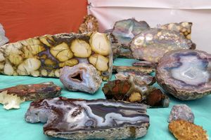  گوهرسنگ‌های میلیاردی! کیلویی ۵۰۰ هزار تومان/ابهام از برداشت تا صادرات عقیق‌های خراسان جنوبی 