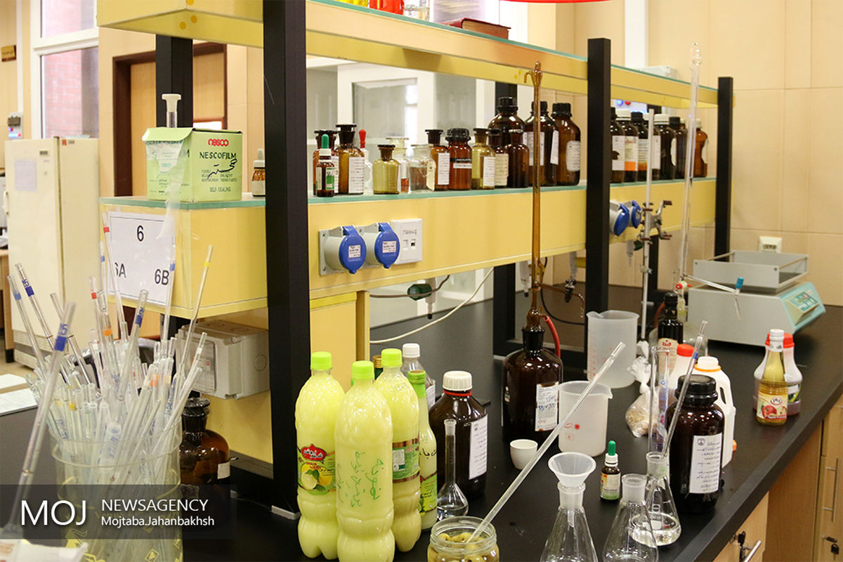 بازدید خبرنگاران از معاونت غذا و داروی دانشگاه علوم پزشکی اصفهان