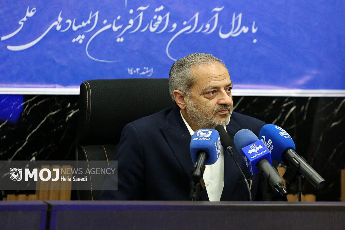 نشست صمیمی وزیر آموزش و پرورش با مدال آوران المپیادهای علمی