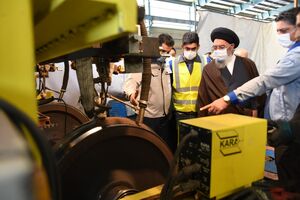 همه با هم باید در جنگ اقتصادی جهاد کنیم