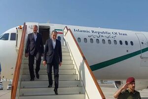 وزیر امور خارجه وارد عمان  شد