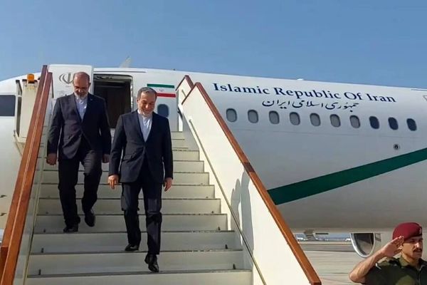 وزیر امور خارجه وارد عمان  شد