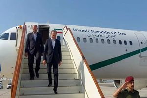 وزیر امور خارجه وارد عمان  شد