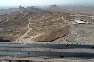 حاشیه بلوار آیت‌الله بروجردی برای درختکاری آماده می‌ شود