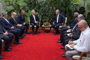 استکبار جهانی سیاست فشار بر کشورهای مستقل را پیش گرفته است