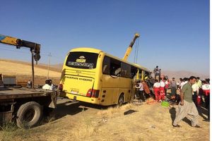 تصادف اتوبوس زائران اصفهانی‌ با تریلی