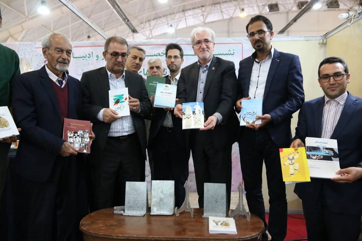 مهندس یداله رحمانی سرپرست استانداری فارس در حاشیه بازدید از نمایشگاه کتاب شیراز