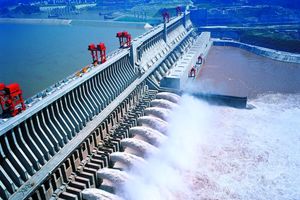 تنش های آبی روی افزایش ناترازی تولید برق اثر دارد/ نقش دولت در کمک به کشاورزان برای بهینه سازی روش آبیاری