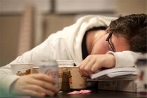 یکی از دلایل خستگی مزمن خواب زیاد، اضطراب و کم آبی بدن است