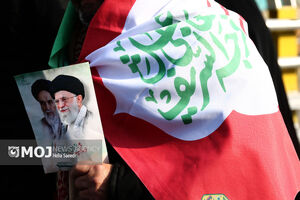 قزوینی‌ها در بارش باران هم پای کار انقلاب آمدند + فیلم