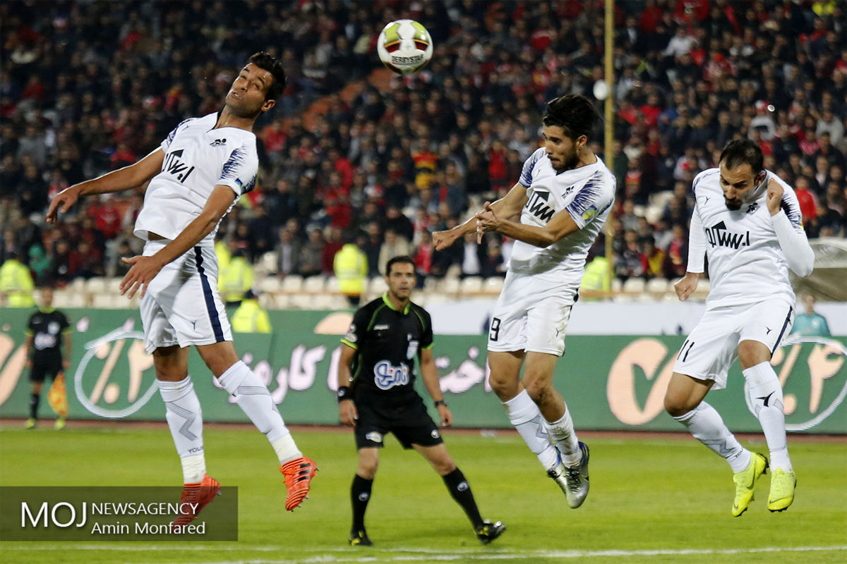 دیدار تیم های فوتبال پرسپولیس و پیکان