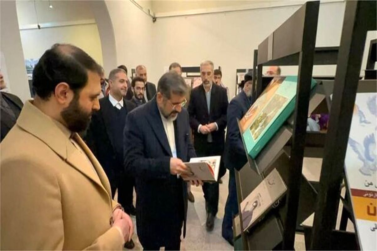 بازدید وزیر فرهنگ و ارشاد اسلامی از جشنواره تجسمی فجر