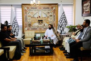 سفیر طالبان در تهران با خانواده طاها رضایی دیدار کرد