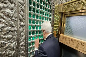 معاون اول رئیس جمهور به زیارت بارگاه نورانی امام رضا (ع) مشرف شد