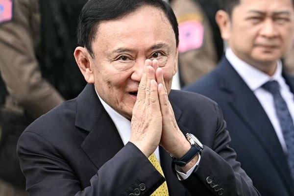 دیوان عالی تایلند نخست‌وزیر سابق را به یک سال حبس محکوم کرد