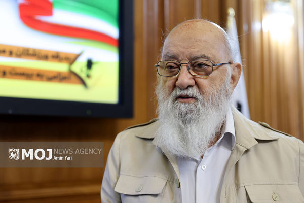 مهم‌ترین راه‌حل آلودگی هوا کاهش تردد خودروهای شخصی است