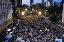 مردم آلبانی در اعتراض به فقر و فساد تظاهرات کردند + فیلم و عکس