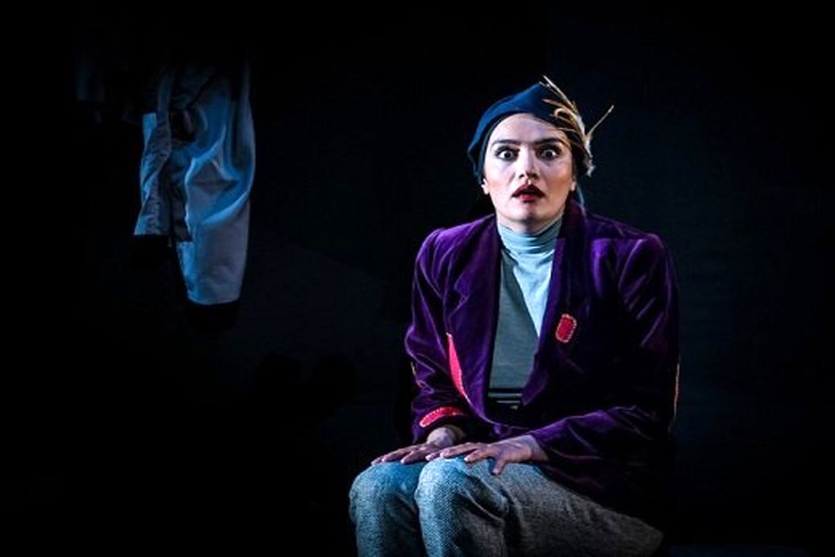 نمایش امشب اینجا