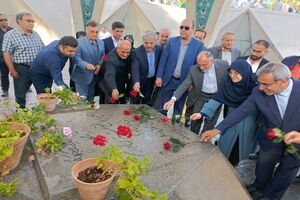 آرامگاه خیام نیشابوری گلباران شد